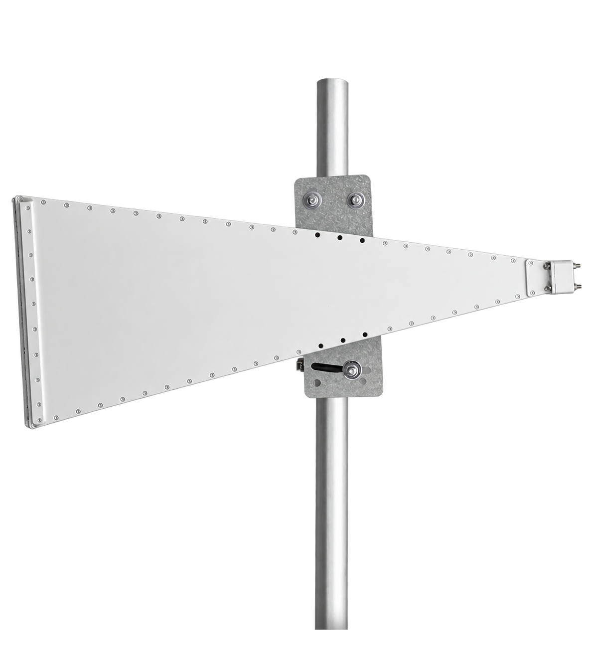 Antenne sectorielle longue UMT LSA-KuH120 v2 installée sur un mât vertical